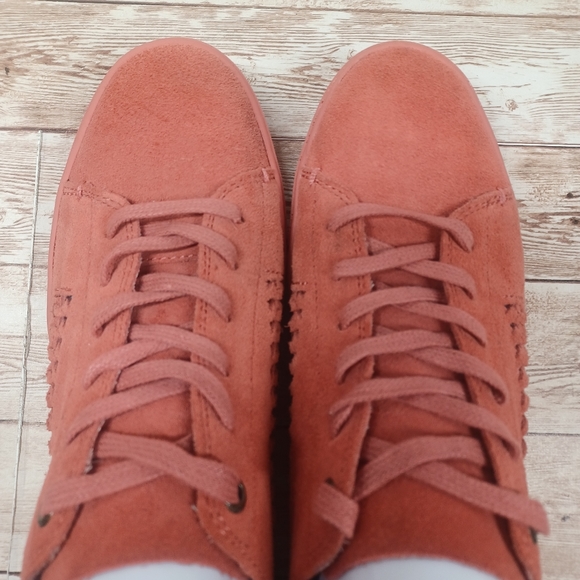 TOMS Suede Low Top Sneakers Mauve Salmon Leather EUC Women's Size 8.5 - Picture 2 of 12